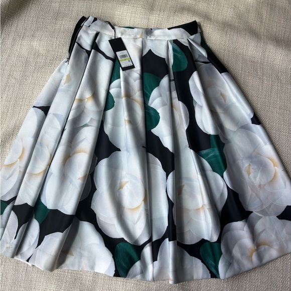 Karl Lagerfeld Dresses & Skirts - New with Tags 
Karl Laggerfield Paris floral swing skirt with pockets size 4